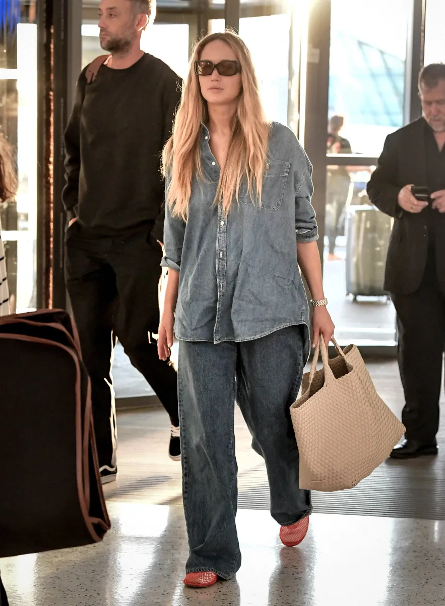 airport outfit accessories tips